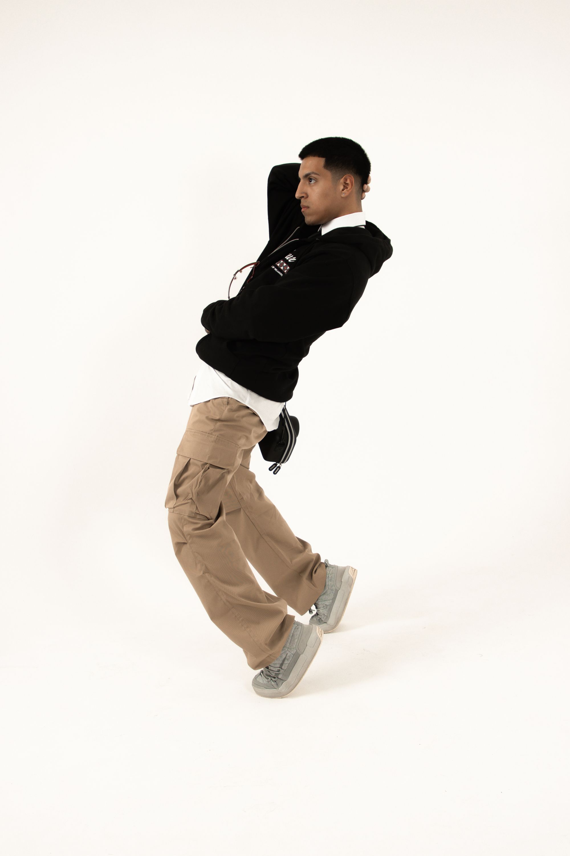 TD Streetwear studio portrait in a heavyweight fit