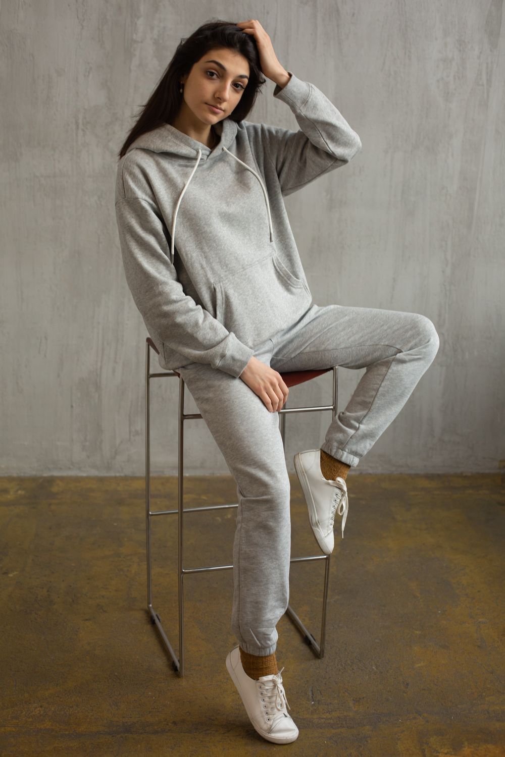 Model wearing the TD Heavyweight Crewneck in bone